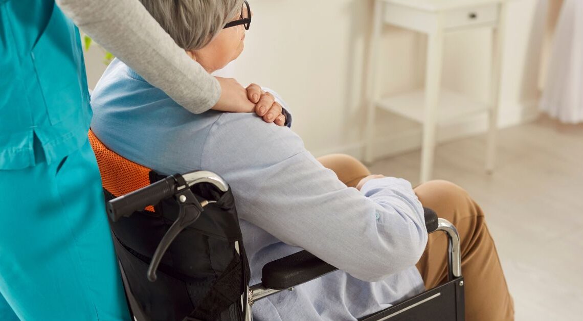 Come Affrontare una Situazione di Non Autosufficienza